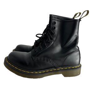 Doc Martins Boots Womens 7 Black Yellow Core Snake 8 Eye 1460 High Top